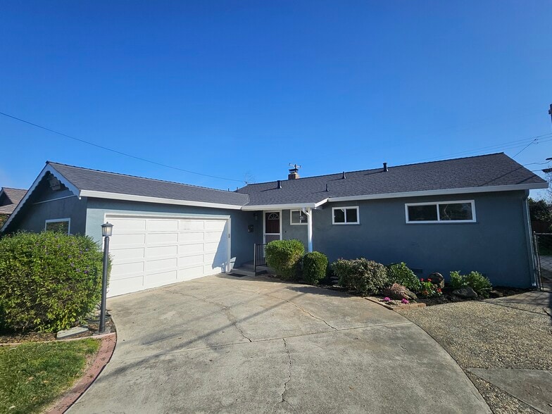 Front of house - 686 Coakley Dr