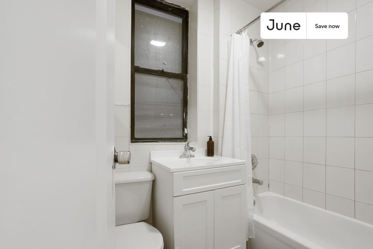 Building Photo - 136 W 109th St
