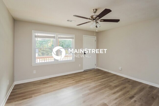 Building Photo - 3 Bedroom Pet-Friendly Home in COVINGTON, GA with Main Street Renewal