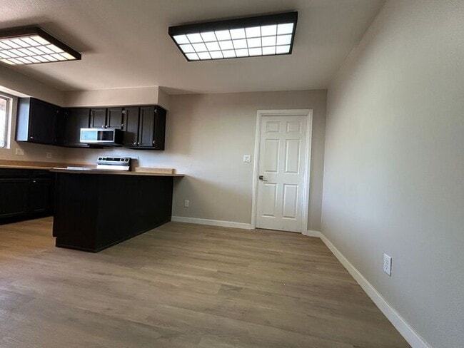 Building Photo - 540 W Del Campo Ave