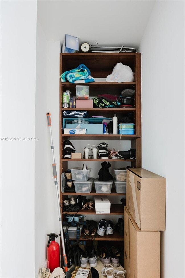 Building Photo - 350 S Miami Ave