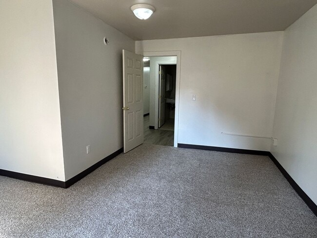 Building Photo - CHRISTMAS SPECIAL!! RURAL Single family home!