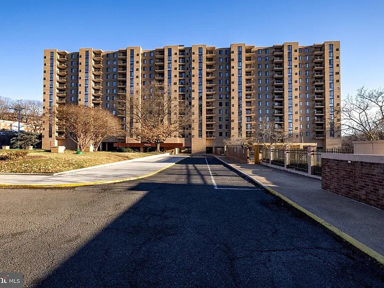 Building Photo - 4500 S Four Mile Run Dr