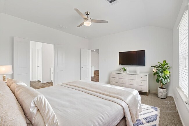 Building Photo - 20550 Fourier Dr