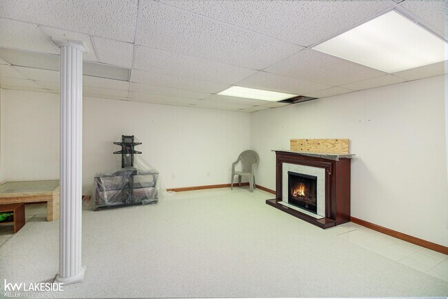 Building Photo - 28306 Universal Dr