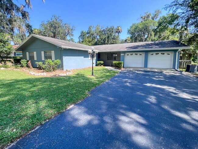 Building Photo - 3BR/2BA Pet Friendly Pool Home in McIntosh...