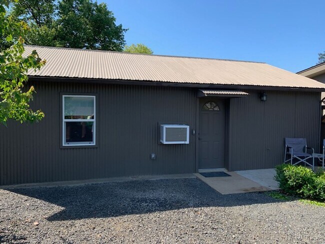 Building Photo - Brand New 2 Bedroom 1 Bath