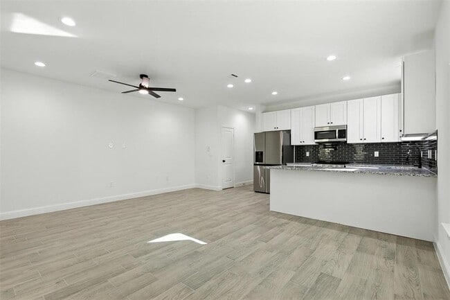 Building Photo - 914 Timberglen Ct