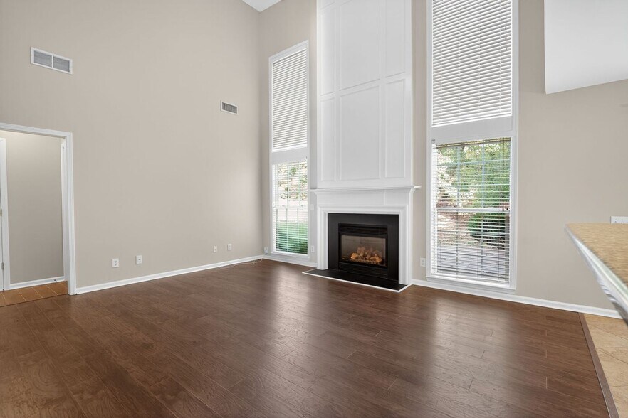 Building Photo - 5229 Bentgrass Run Dr