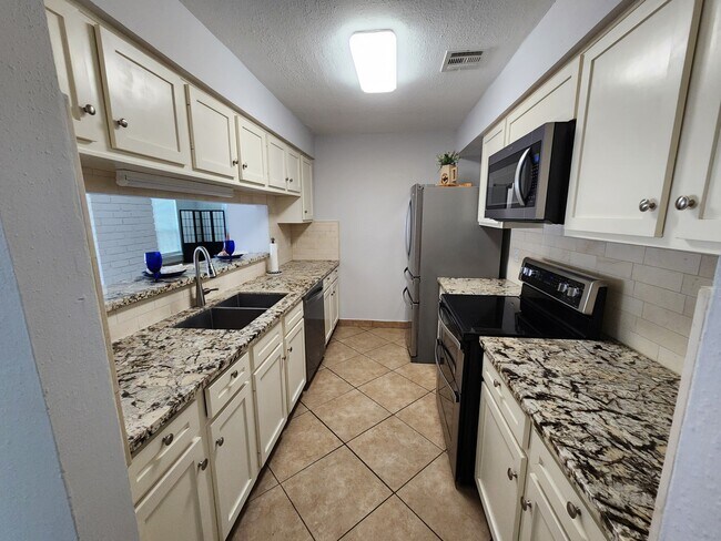Building Photo - 16011 Glen Mar Dr