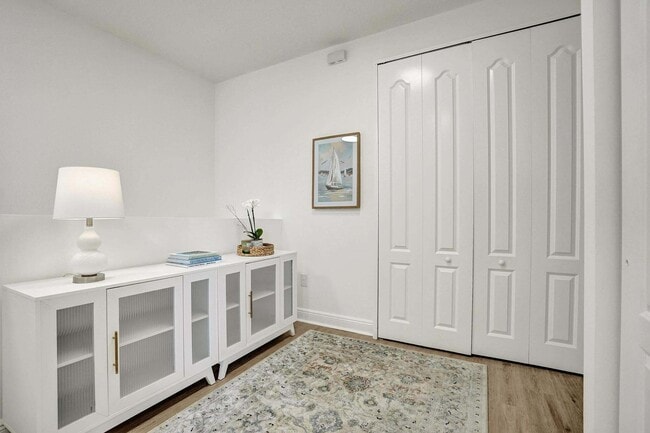 Building Photo - 642 NW 38th Cir