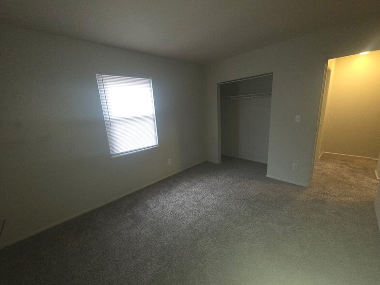 Building Photo - 413 Mathews Rd