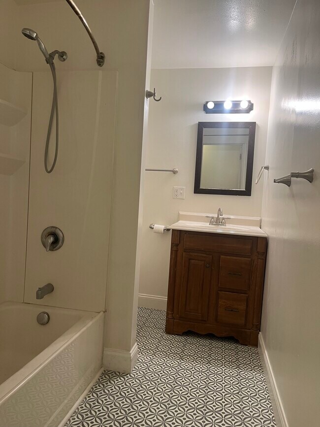 Building Photo - W. Ostrander Ave