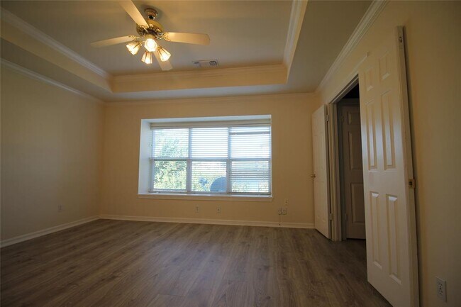 Building Photo - 1454 Forest Home Dr