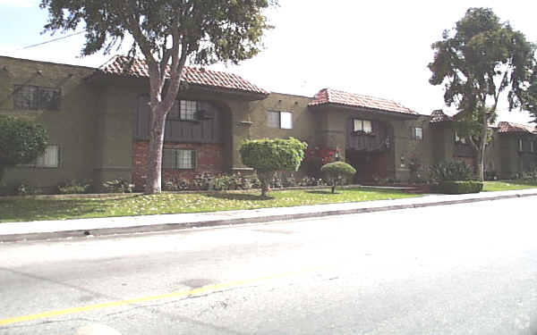 Primary Photo - Garden Apartments