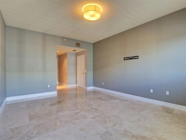 Building Photo - 100 S Eola Dr