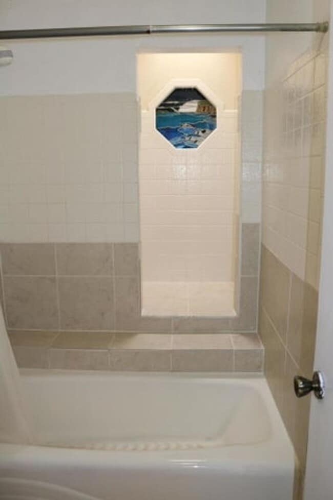 Building Photo - Super Northwest Location! Lovely spacious 3 bedroom, 2 bath home with large back yard