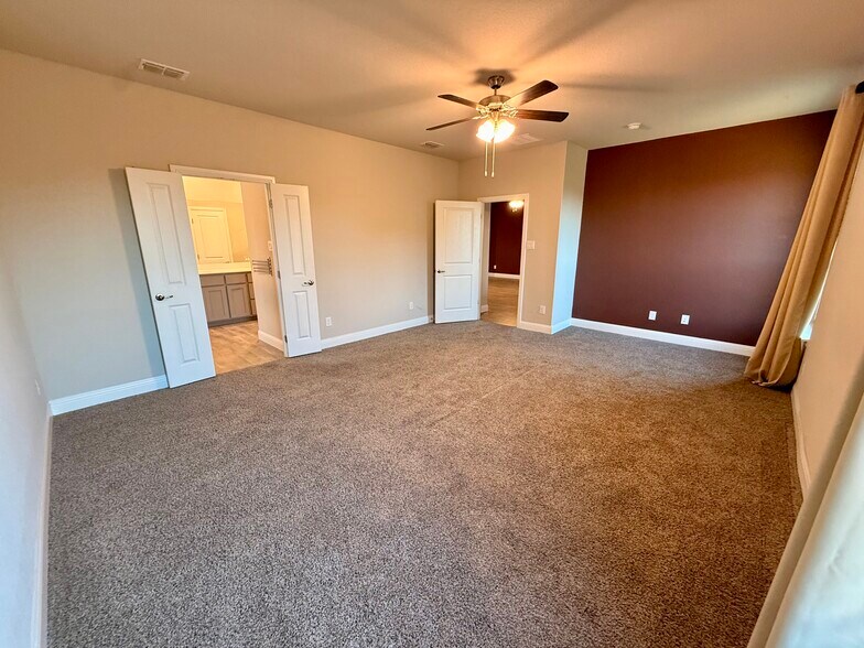 Building Photo - 504 Nicklaus Way