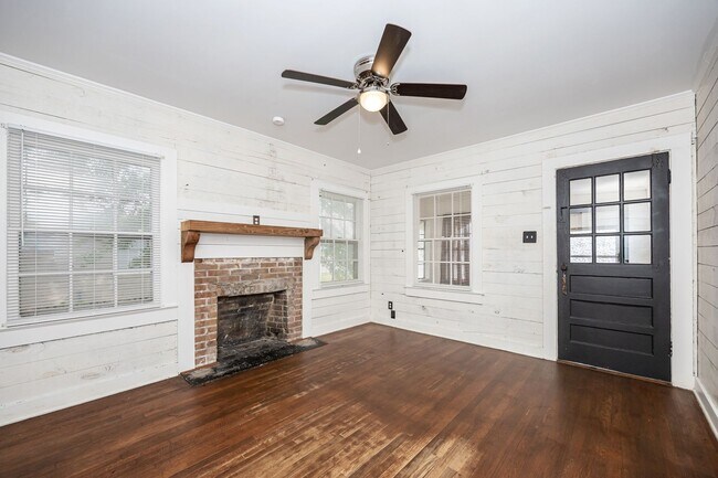 Building Photo - Cute 2 Bed 1 Bath in Pascagoula