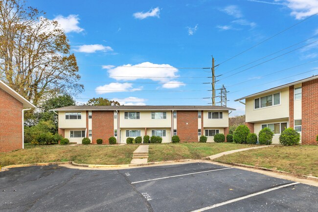 Building Photo - 2/2.5 Walking Distance to NC State