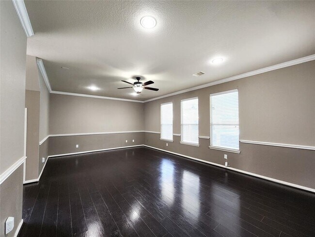 Building Photo - 5827 Eatons Creek Tr