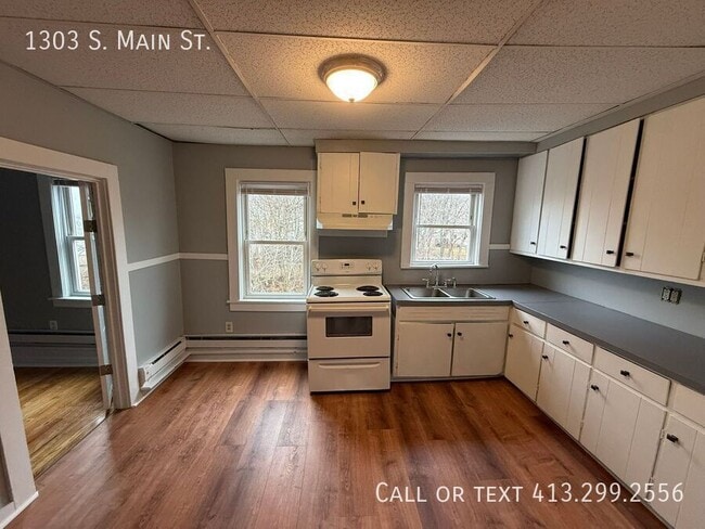 Building Photo - 1303 S Main St