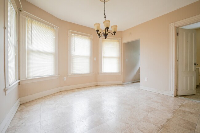 Building Photo - 134 Gorham Ave