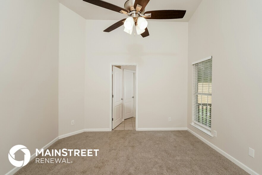Building Photo - 4832 Longmeadow Dr