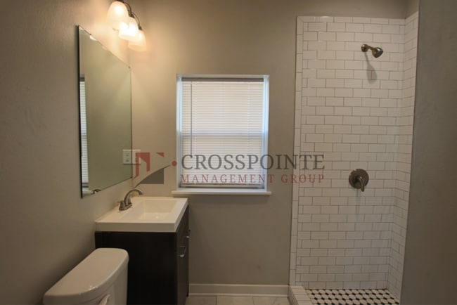 Building Photo - Available Now! 2 bedroom in Historic Charn...