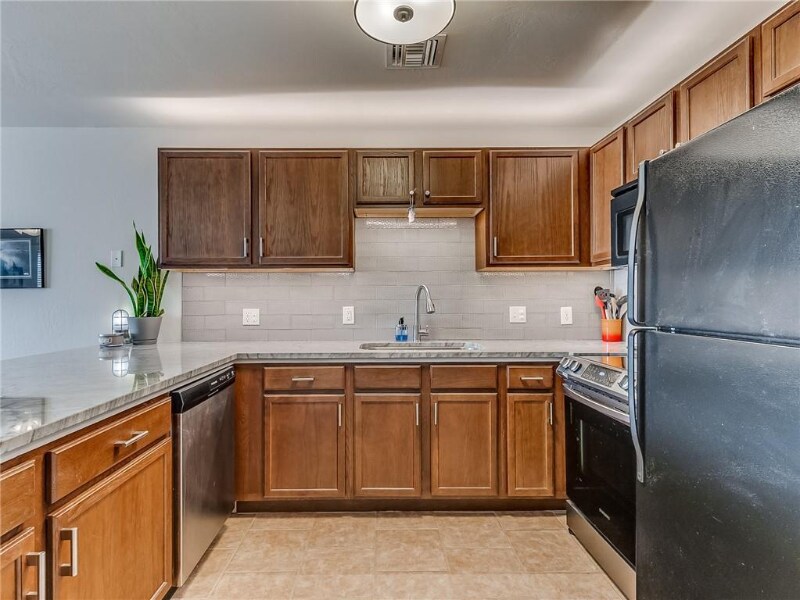 Building Photo - 1320 12th Ave SE