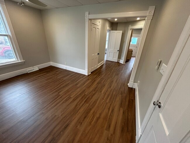 Building Photo - 532 W South St