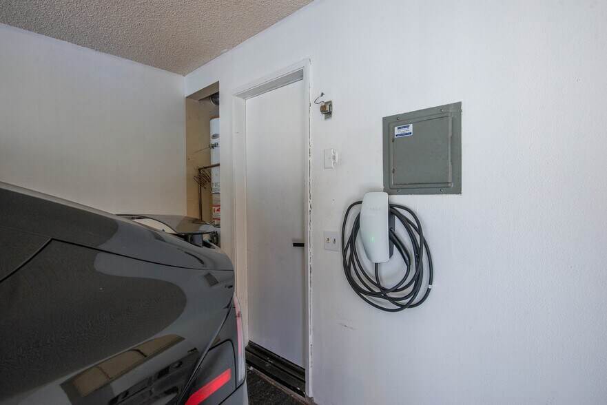 Building Photo - 20645 Roscoe Blvd