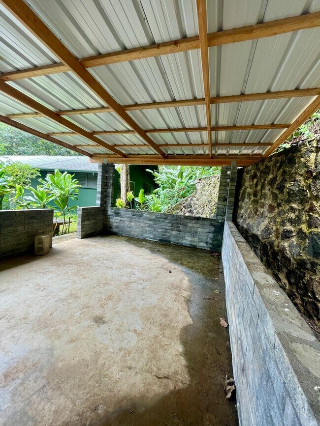 Building Photo - 3606 Halekipa Pl