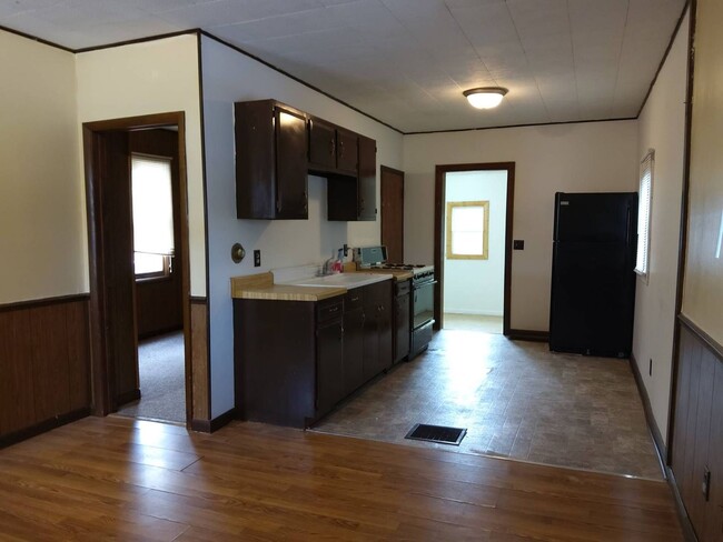 Building Photo - 2 Bedroom Single Family Home - Open Concep...