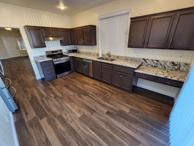 Building Photo - 300 Vilberti Ct