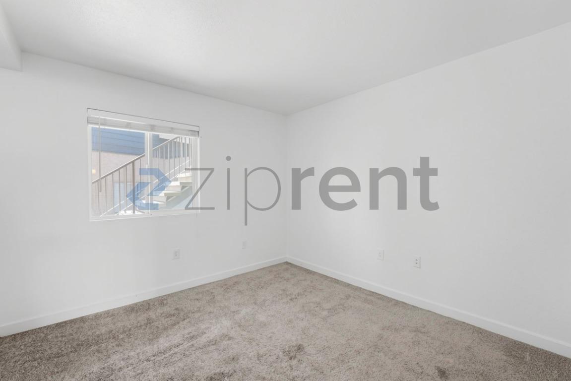 Building Photo - Unit B114