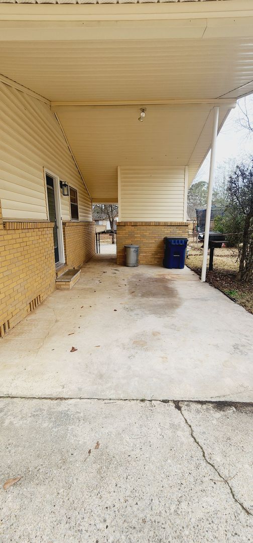 Building Photo - 209 Knoll Crest Dr
