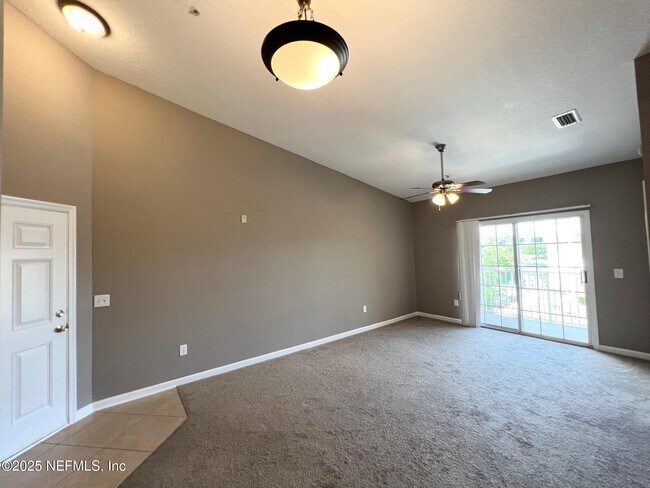Building Photo - 8210 Green Parrot Rd