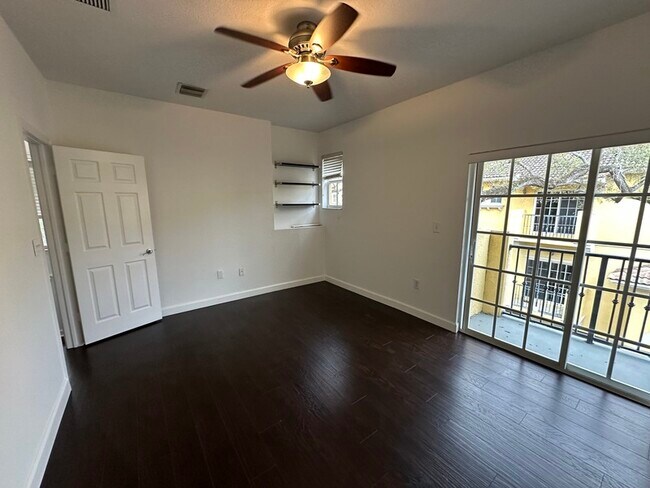 Building Photo - 2524 SW 14th Ave