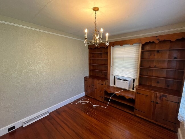 Building Photo - Charming 2-bedroom, 1-bathroom house