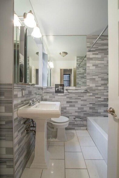 Building Photo - MOTT ST.