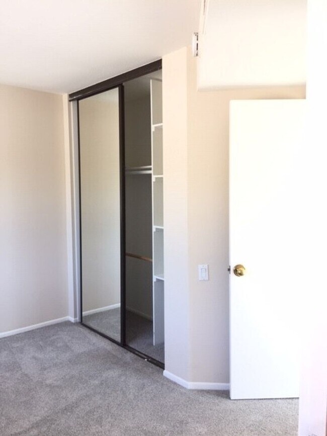 Building Photo - 25761 Le Parc