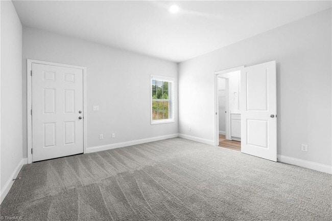 Building Photo - 1729 University Dr