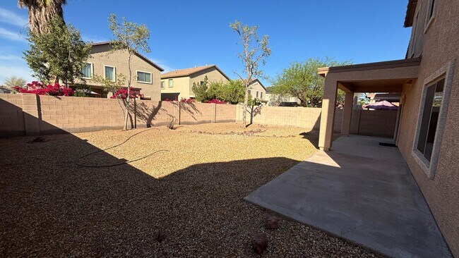 Building Photo - 44424 W Knauss Dr