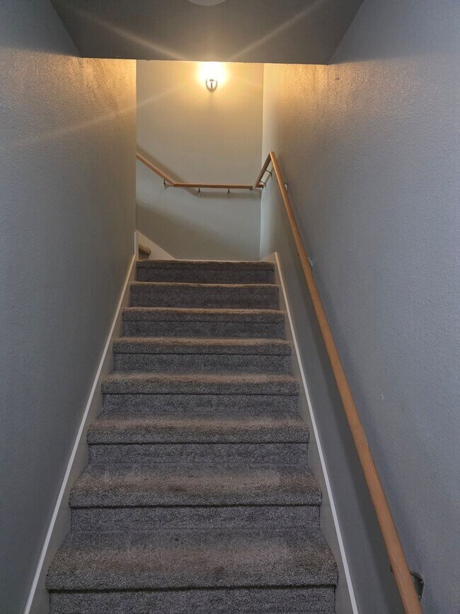 Building Photo - Nice 2 bedroom near I-49