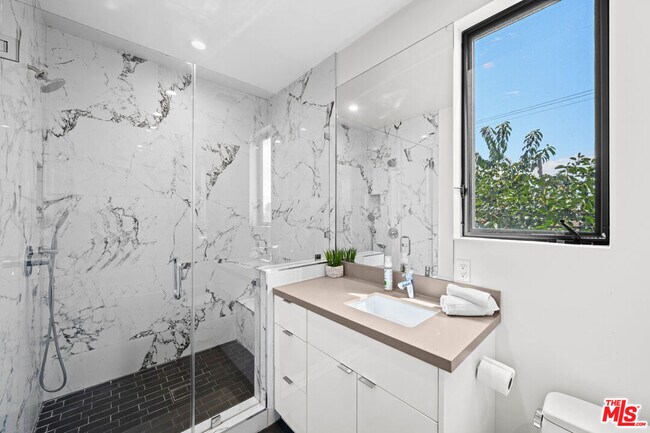 Building Photo - 1612 S Wooster St