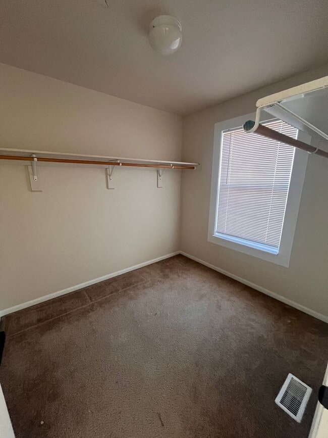 Building Photo - 16785 Huntington Ln