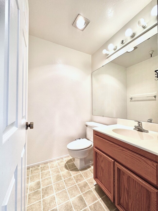 Building Photo - 1400 Carpentier St