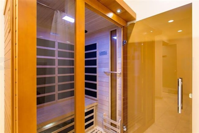 Building Photo - 1885 Diamond St