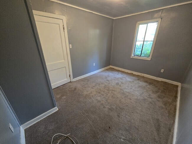 bedroom2 - 2081 Tuskegee Rd